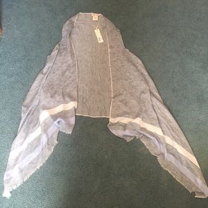 Light blue/grey sleeveless kimono